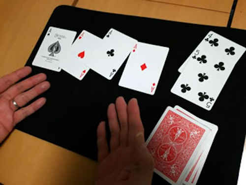 裏側になっていた４枚のカードは、エースのカードだった
