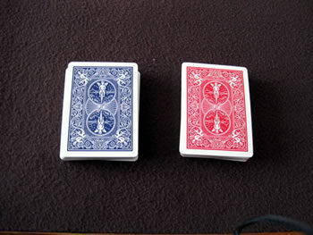 バイシクルの青と赤のカード