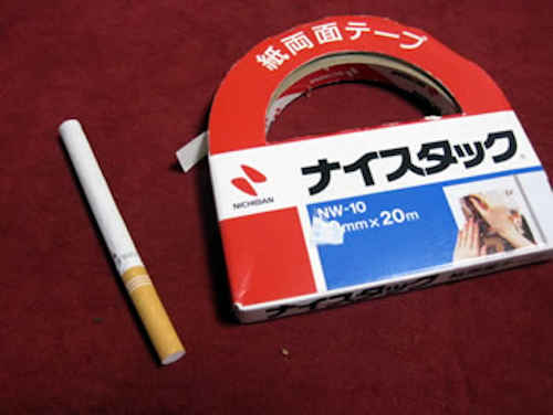 タバコが立つ手品の種明かしは両面テープ