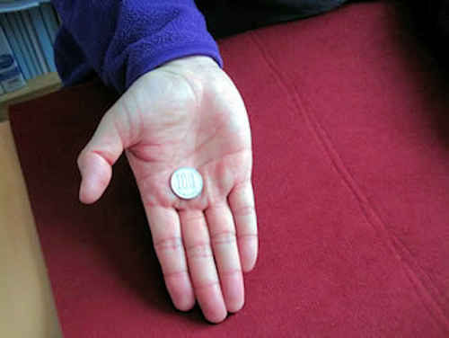 小指から手を広げるとかっこよくコインの出現を見せらえる