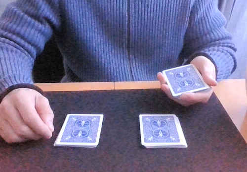 カップルに見せるのに適したカードマジック
