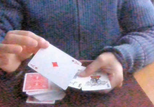 カードを表向きにすると、選ばれたダイヤのエースのカードだった