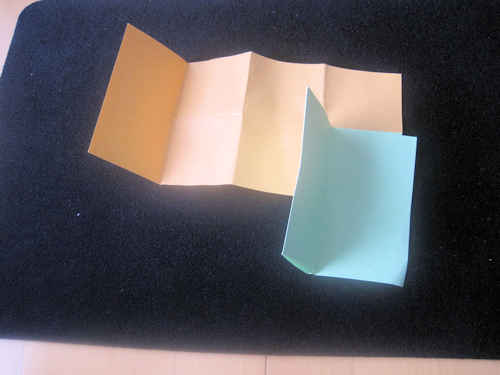 紙の色が変化する手品