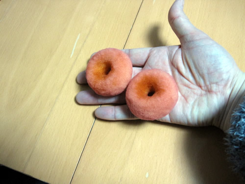 ドーナツを手の中で１個から２個に増やす