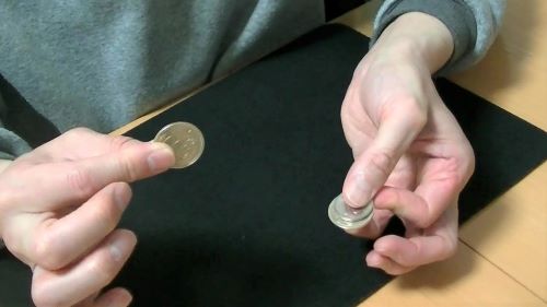 100円玉は500円玉の裏に隠されている