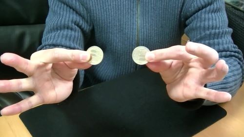 500円玉２枚に増えるコインマジック